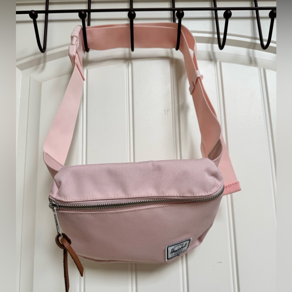 Herschel Supply Co 2L Soft Pink Belt Bag/Crossbody Pouch.